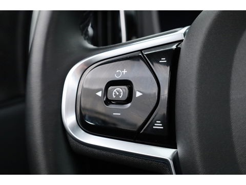 Volvo XC60 2.0 T6 Plug-in hybrid AWD Plus Dark | Trekhaak | Pano | ACC | Blis  | H&K Audio | Sport stoelen | stoel&stuur Verw. |