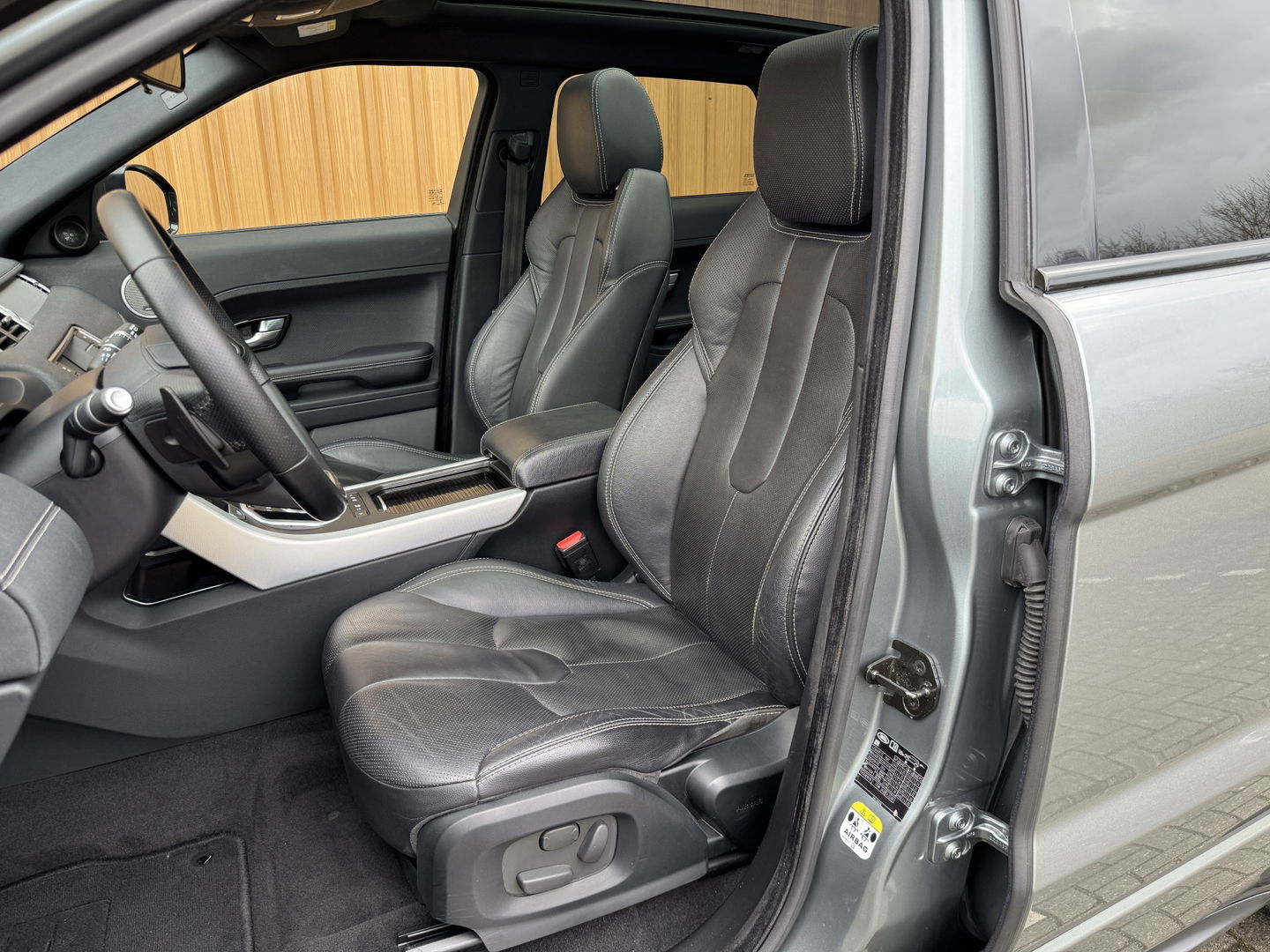 Land Rover Range Rover Evoque 2.2 TD4 4WD Dynamic Business Edition | Panoramadak | Leder | Elektrische Stoelen | Navigatie | Stoelverwarming | 20" Lichtmetaal | Camera | LED |