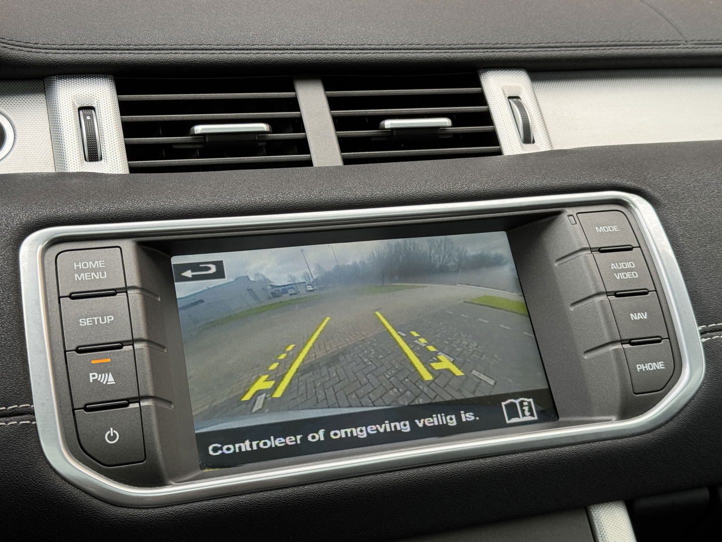 Land Rover Range Rover Evoque 2.2 TD4 4WD Dynamic Business Edition | Panoramadak | Leder | Elektrische Stoelen | Navigatie | Stoelverwarming | 20" Lichtmetaal | Camera | LED |