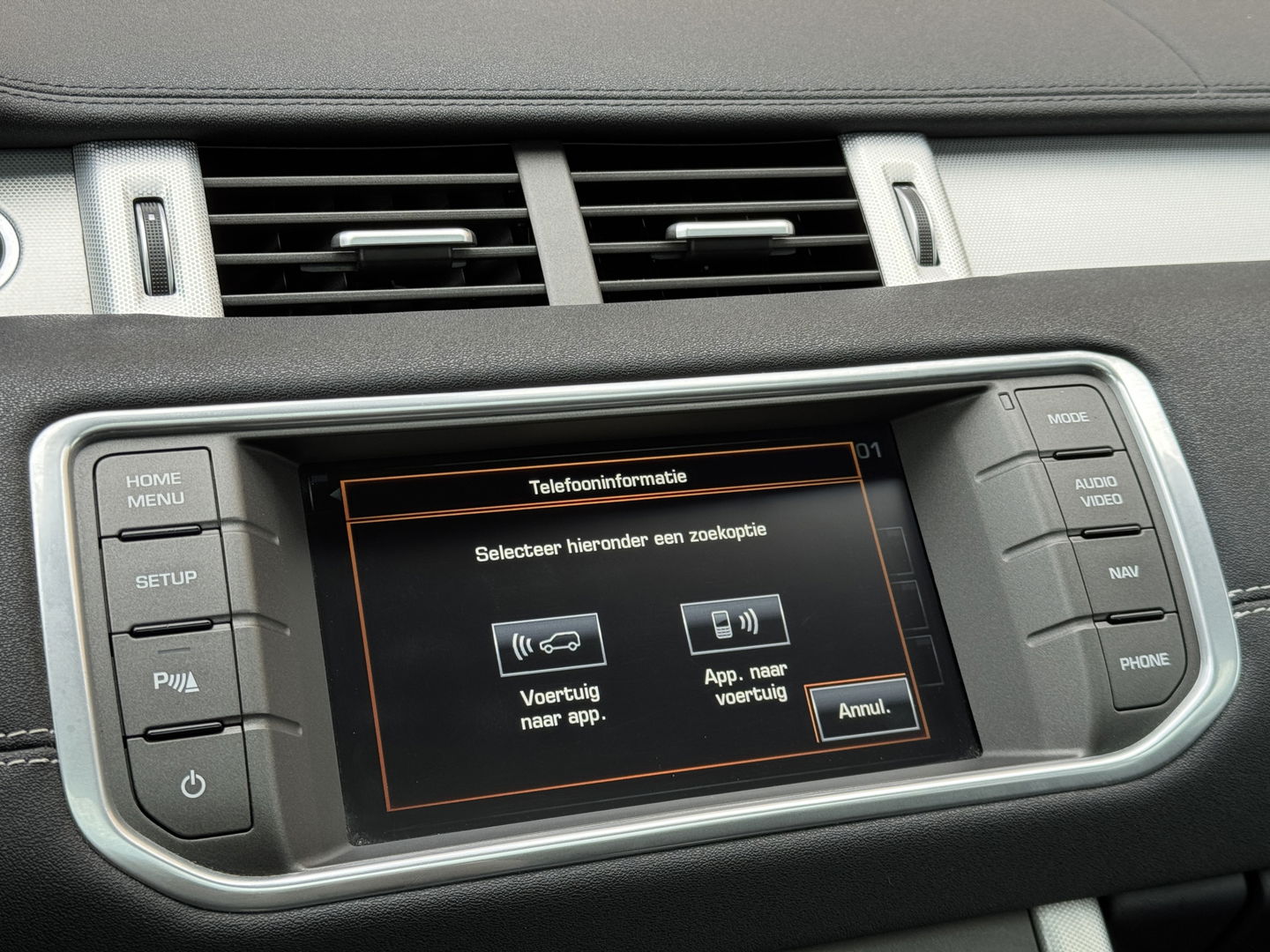 Land Rover Range Rover Evoque 2.2 TD4 4WD Dynamic Business Edition | Panoramadak | Leder | Elektrische Stoelen | Navigatie | Stoelverwarming | 20" Lichtmetaal | Camera | LED |