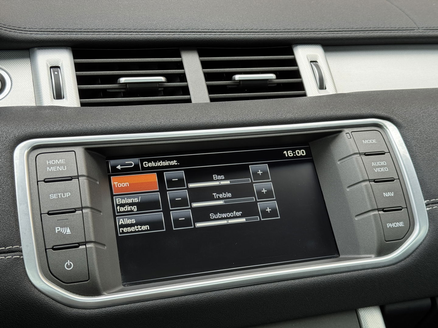 Land Rover Range Rover Evoque 2.2 TD4 4WD Dynamic Business Edition | Panoramadak | Leder | Elektrische Stoelen | Navigatie | Stoelverwarming | 20" Lichtmetaal | Camera | LED |