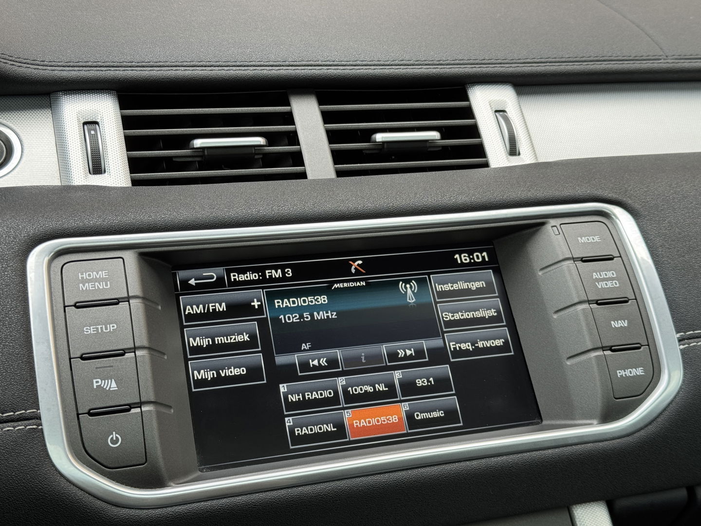 Land Rover Range Rover Evoque 2.2 TD4 4WD Dynamic Business Edition | Panoramadak | Leder | Elektrische Stoelen | Navigatie | Stoelverwarming | 20" Lichtmetaal | Camera | LED |