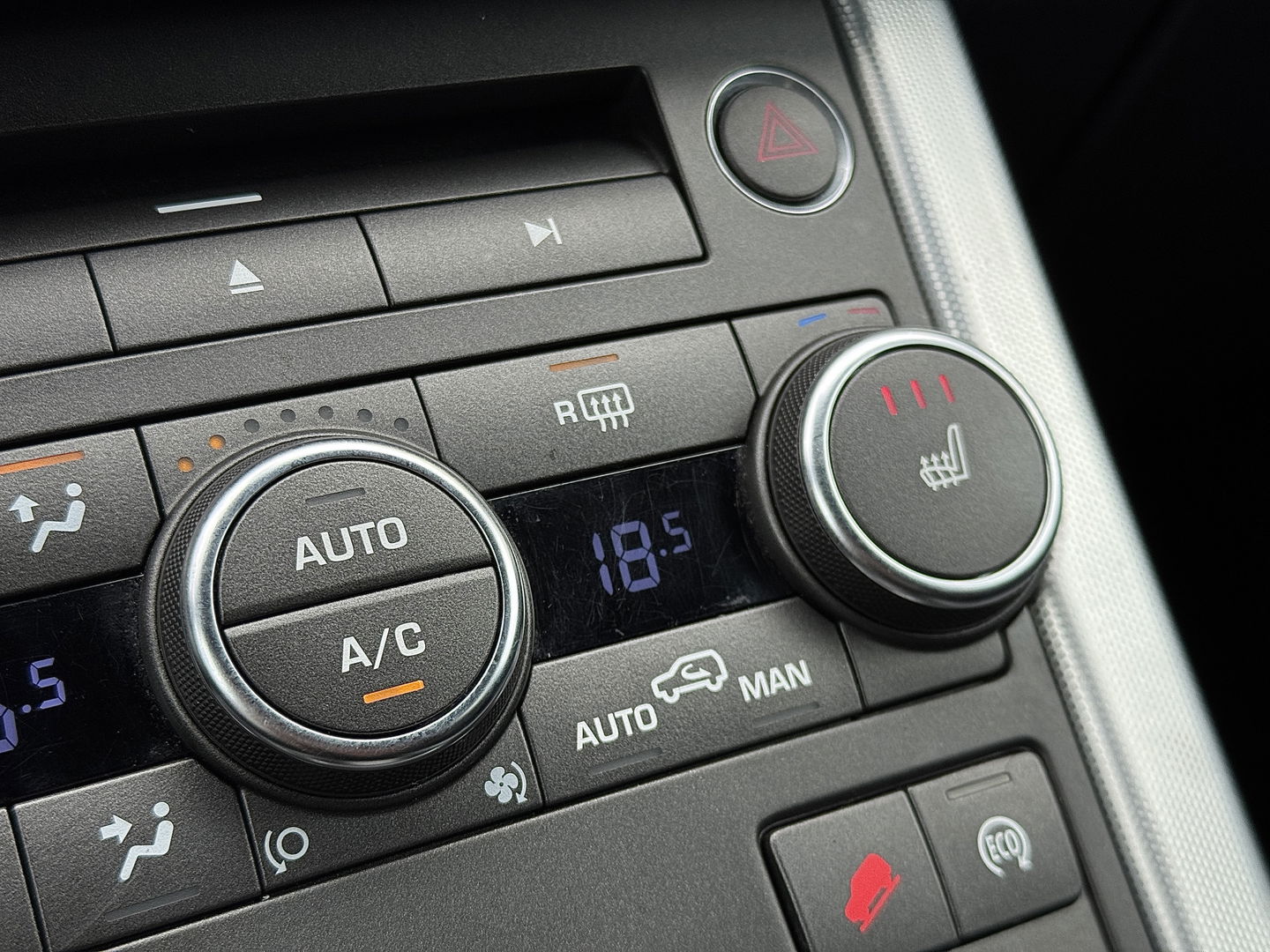 Land Rover Range Rover Evoque 2.2 TD4 4WD Dynamic Business Edition | Panoramadak | Leder | Elektrische Stoelen | Navigatie | Stoelverwarming | 20" Lichtmetaal | Camera | LED |