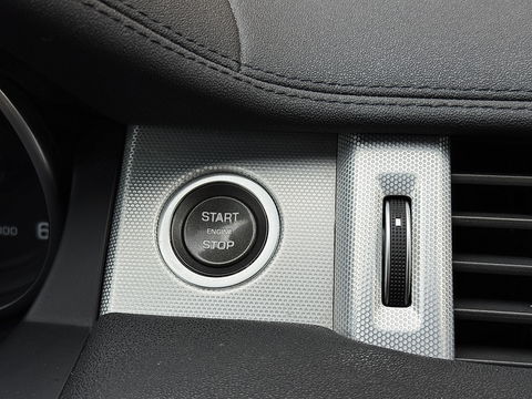 Land Rover Range Rover Evoque 2.2 TD4 4WD Dynamic Business Edition | Panoramadak | Leder | Elektrische Stoelen | Navigatie | Stoelverwarming | 20" Lichtmetaal | Camera | LED |