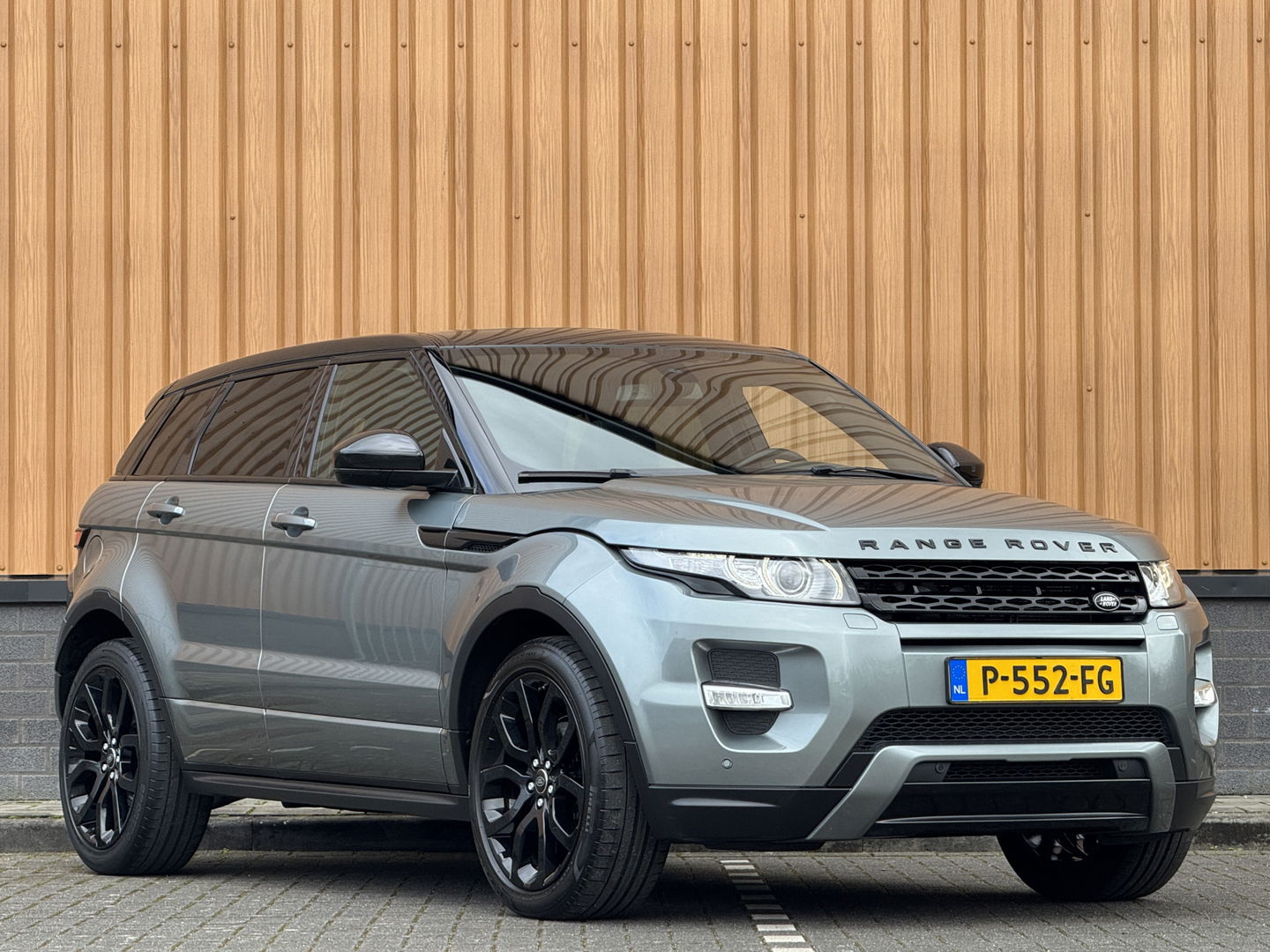 Land Rover Range Rover Evoque 2.2 TD4 4WD Dynamic Business Edition | Panoramadak | Leder | Elektrische Stoelen | Navigatie | Stoelverwarming | 20" Lichtmetaal | Camera | LED |