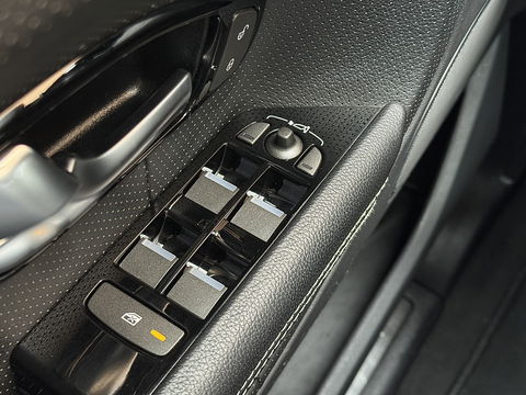 Land Rover Range Rover Evoque 2.2 TD4 4WD Dynamic Business Edition | Panoramadak | Leder | Elektrische Stoelen | Navigatie | Stoelverwarming | 20" Lichtmetaal | Camera | LED |