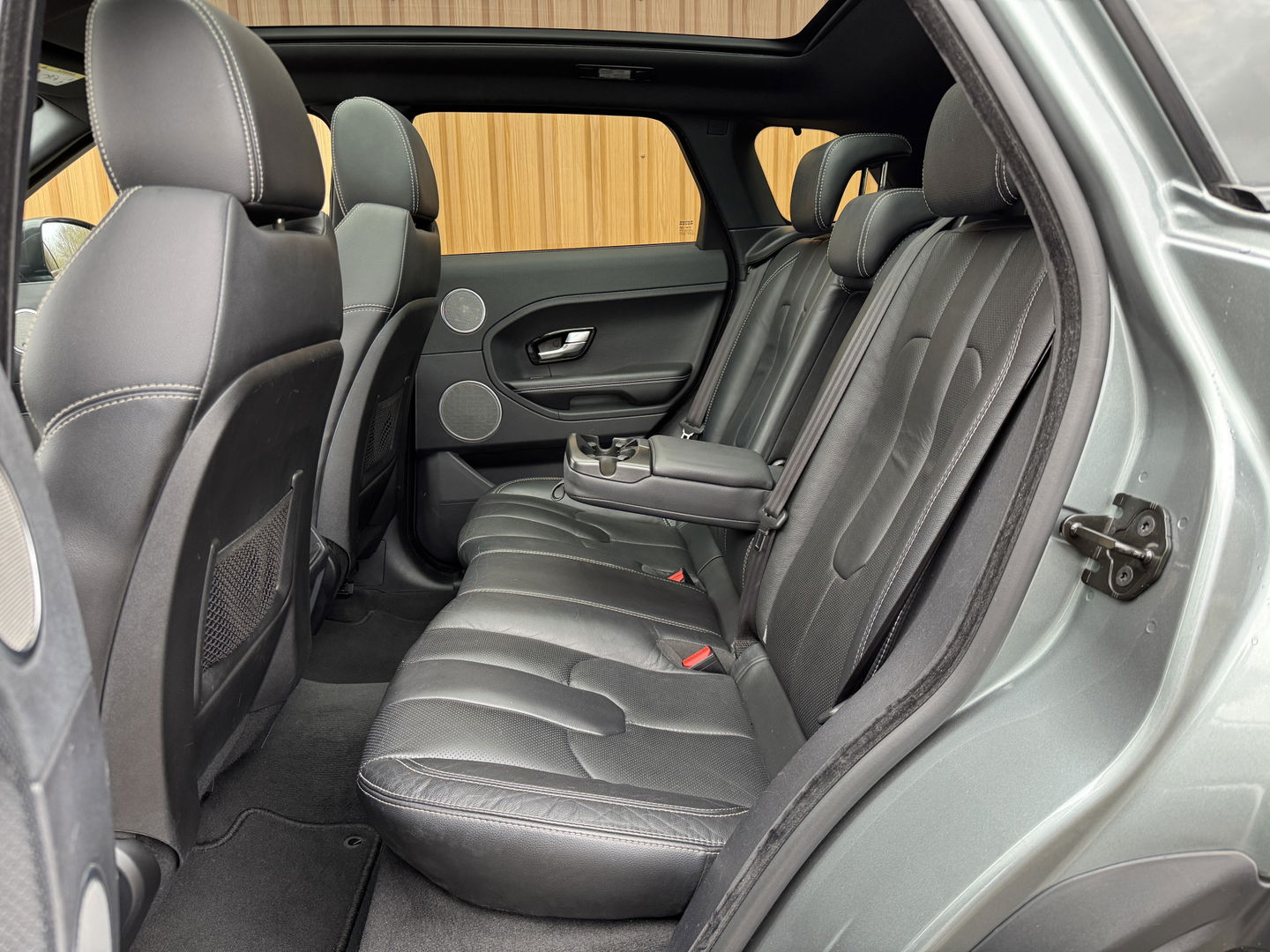 Land Rover Range Rover Evoque 2.2 TD4 4WD Dynamic Business Edition | Panoramadak | Leder | Elektrische Stoelen | Navigatie | Stoelverwarming | 20" Lichtmetaal | Camera | LED |