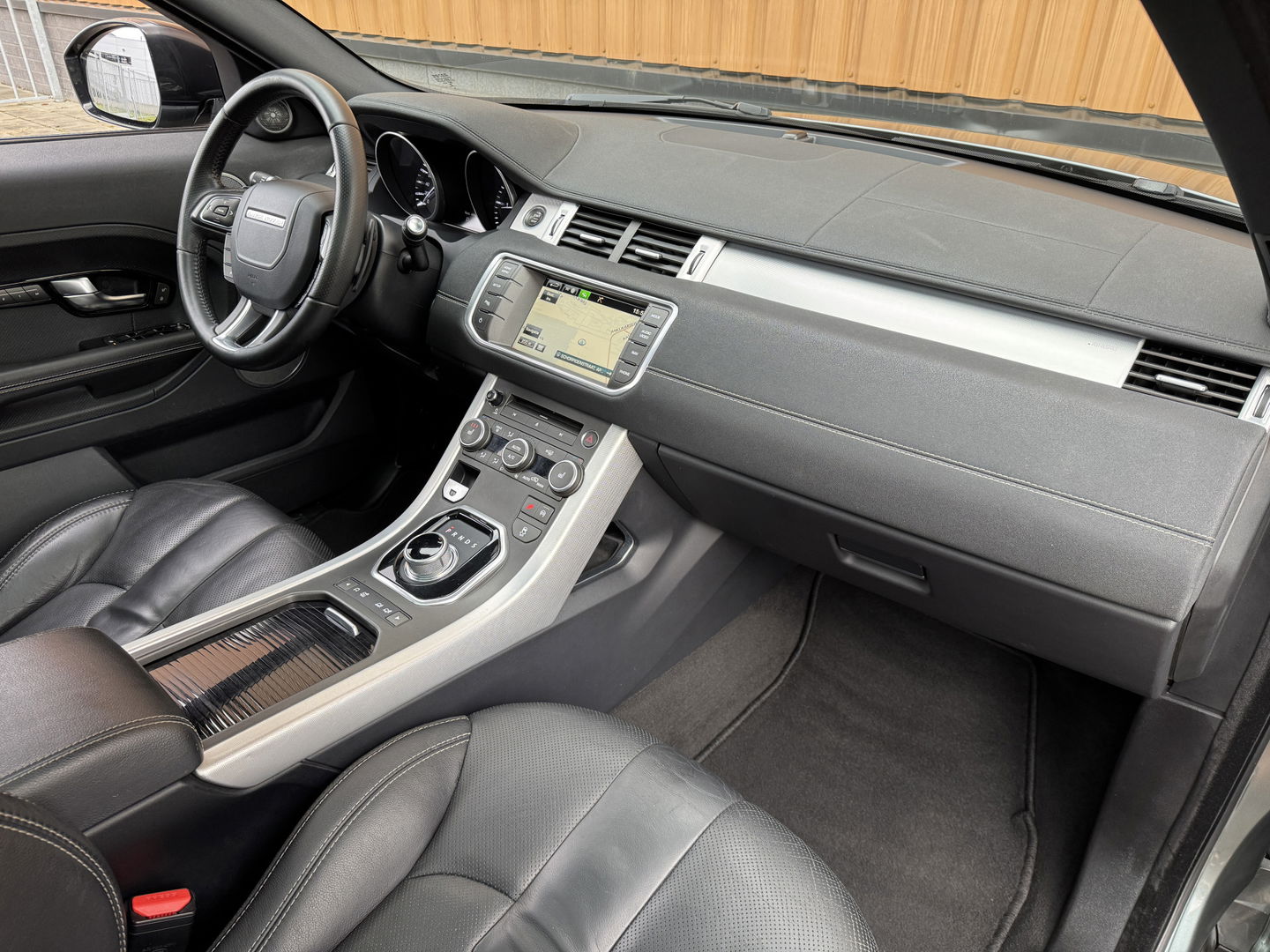 Land Rover Range Rover Evoque 2.2 TD4 4WD Dynamic Business Edition | Panoramadak | Leder | Elektrische Stoelen | Navigatie | Stoelverwarming | 20" Lichtmetaal | Camera | LED |