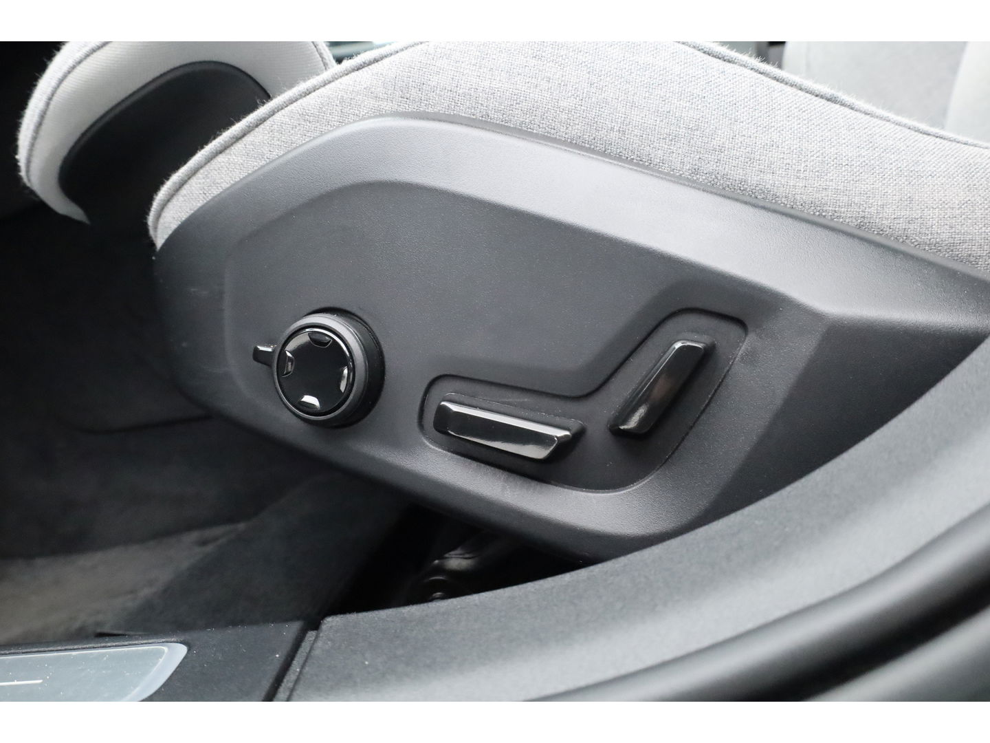 Volvo V90 2.0 T6 Plug-in hybrid AWD Ultimate Dark | Pano | 360 camera | Blis | ACC | H&K Audio | Mem Stoelen |