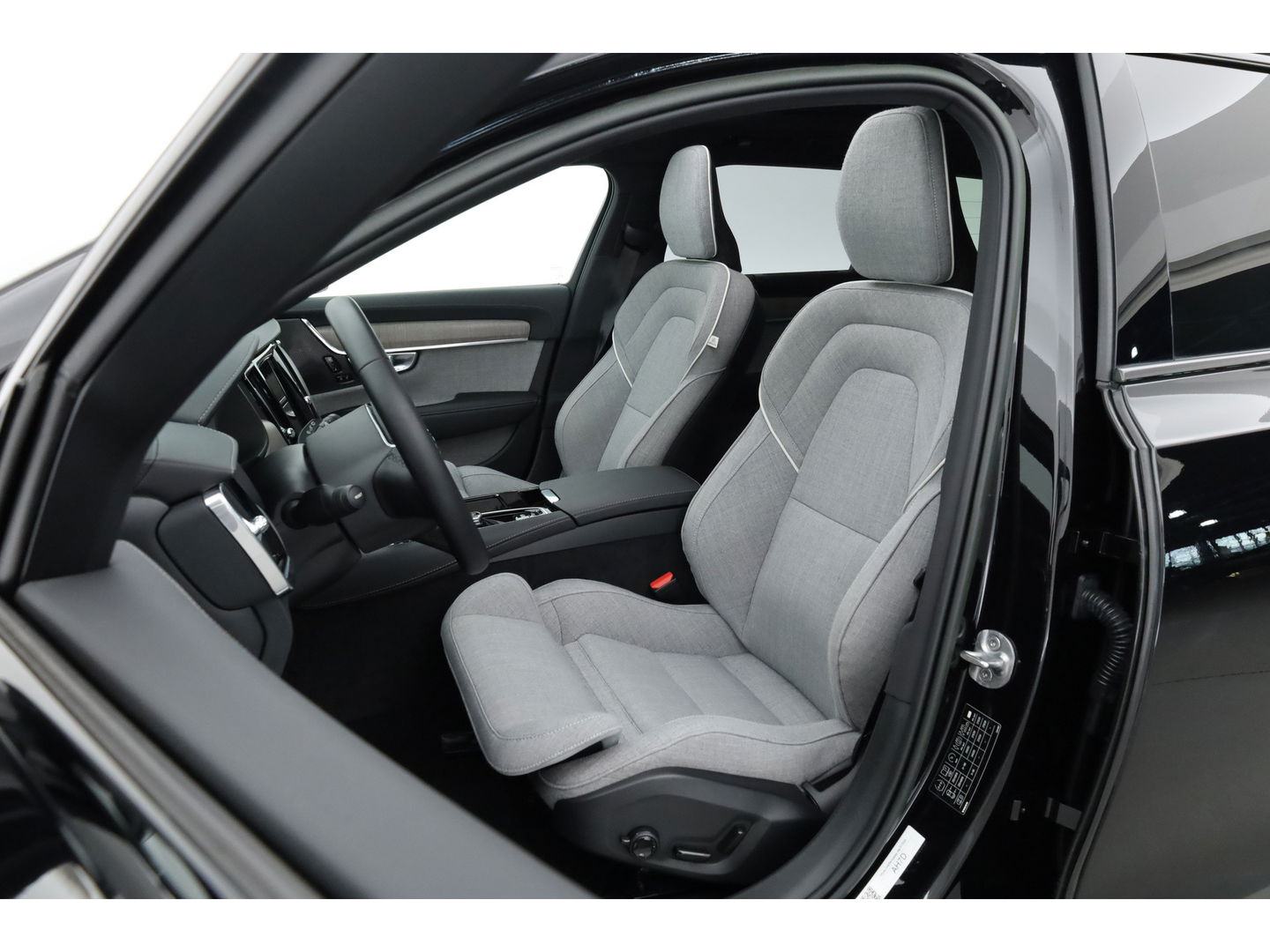 Volvo V90 2.0 T6 Plug-in hybrid AWD Ultimate Dark | Pano | 360 camera | Blis | ACC | H&K Audio | Mem Stoelen |