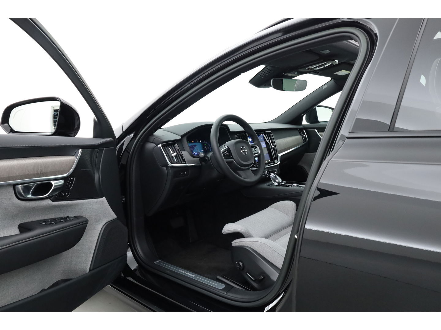 Volvo V90 2.0 T6 Plug-in hybrid AWD Ultimate Dark | Pano | 360 camera | Blis | ACC | H&K Audio | Mem Stoelen |