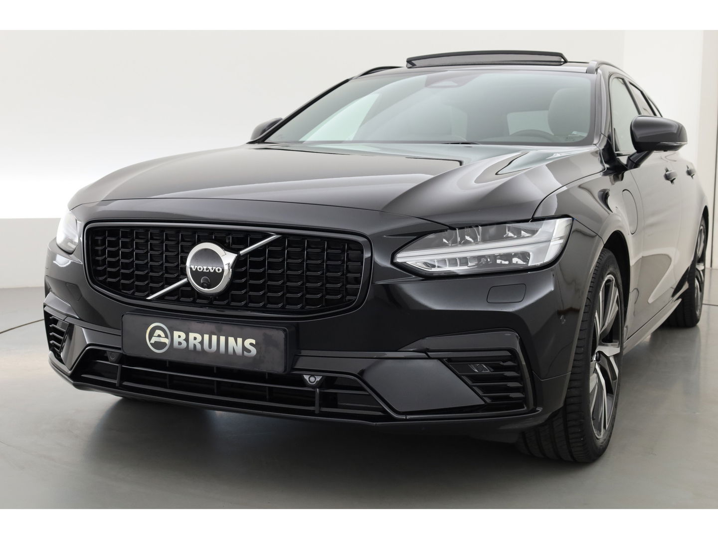 Volvo V90 2.0 T6 Plug-in hybrid AWD Ultimate Dark | Pano | 360 camera | Blis | ACC | H&K Audio | Mem Stoelen |