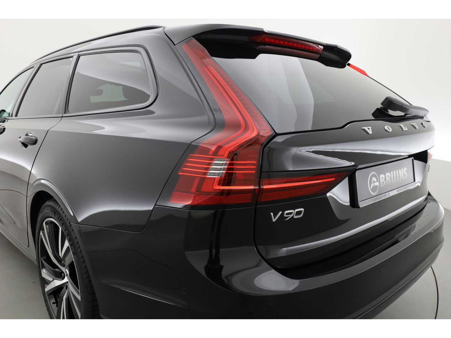 Volvo V90 2.0 T6 Plug-in hybrid AWD Ultimate Dark | Pano | 360 camera | Blis | ACC | H&K Audio | Mem Stoelen |