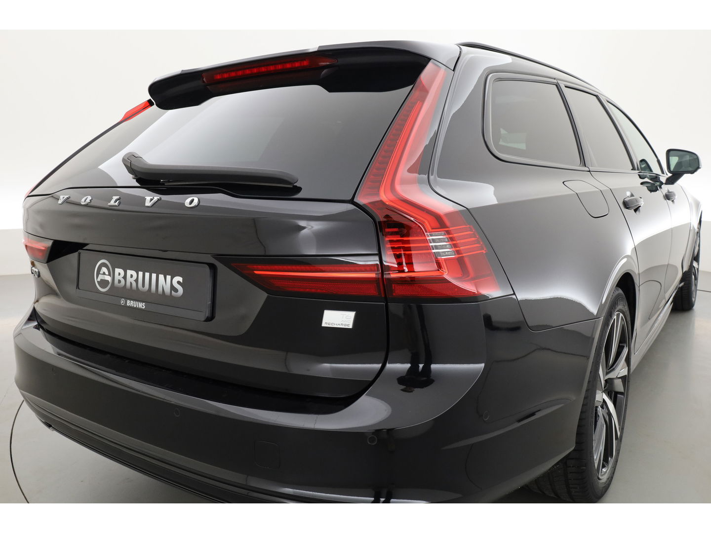 Volvo V90 2.0 T6 Plug-in hybrid AWD Ultimate Dark | Pano | 360 camera | Blis | ACC | H&K Audio | Mem Stoelen |