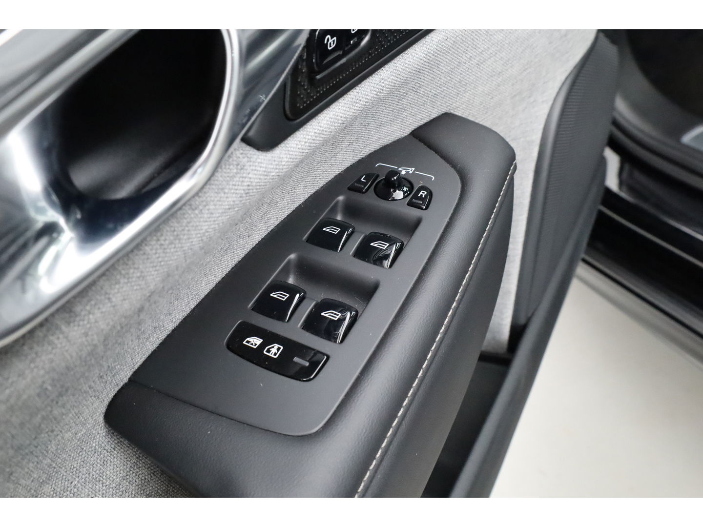 Volvo V90 2.0 T6 Plug-in hybrid AWD Ultimate Dark | Pano | 360 camera | Blis | ACC | H&K Audio | Mem Stoelen |