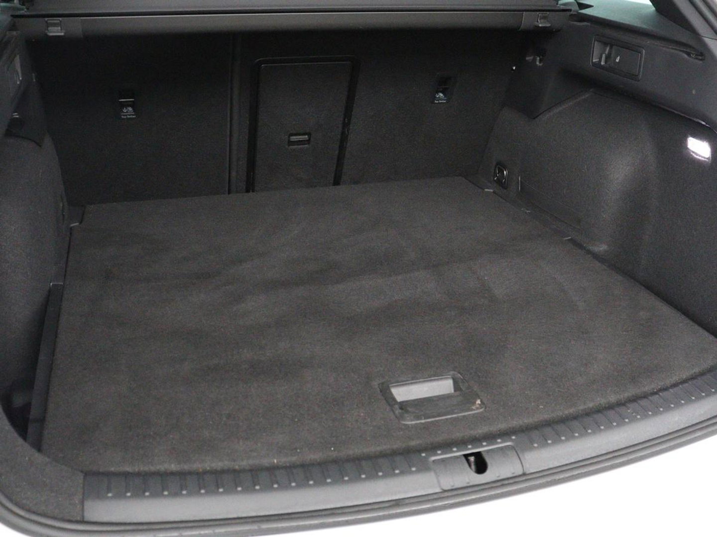 SEAT Leon 1.5 eTSI FR Intens | Carplay | Adaptive cruise | Sfeerverlichting | Navigatie | Parkeerhulp | Dodehoek detectie | Full LED | Climate control | Bluetooth