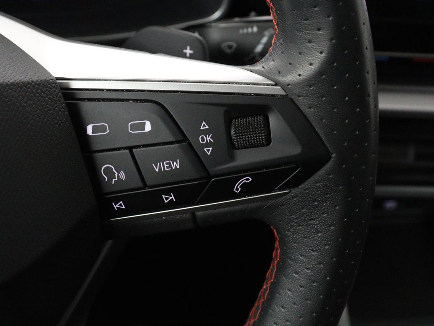 SEAT Leon 1.5 eTSI FR Intens | Carplay | Adaptive cruise | Sfeerverlichting | Navigatie | Parkeerhulp | Dodehoek detectie | Full LED | Climate control | Bluetooth