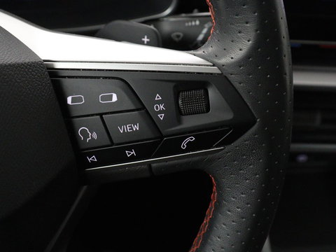 SEAT Leon 1.5 eTSI FR Intens | Carplay | Adaptive cruise | Sfeerverlichting | Navigatie | Parkeerhulp | Dodehoek detectie | Full LED | Climate control | Bluetooth