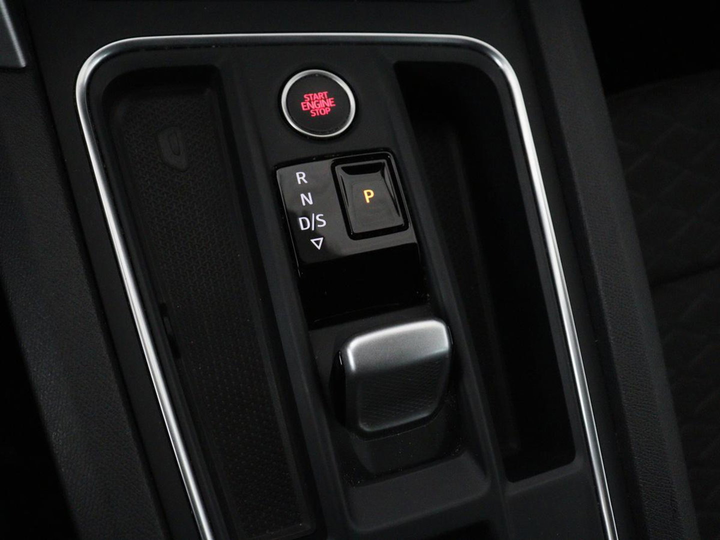 SEAT Leon 1.5 eTSI FR Intens | Carplay | Adaptive cruise | Sfeerverlichting | Navigatie | Parkeerhulp | Dodehoek detectie | Full LED | Climate control | Bluetooth