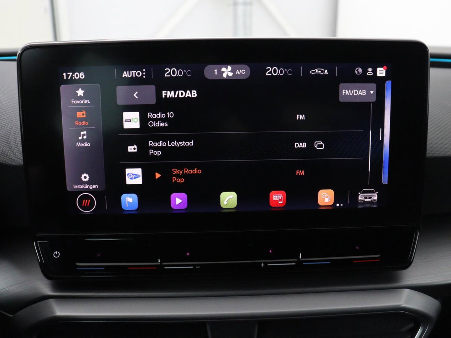 SEAT Leon 1.5 eTSI FR Intens | Carplay | Adaptive cruise | Sfeerverlichting | Navigatie | Parkeerhulp | Dodehoek detectie | Full LED | Climate control | Bluetooth