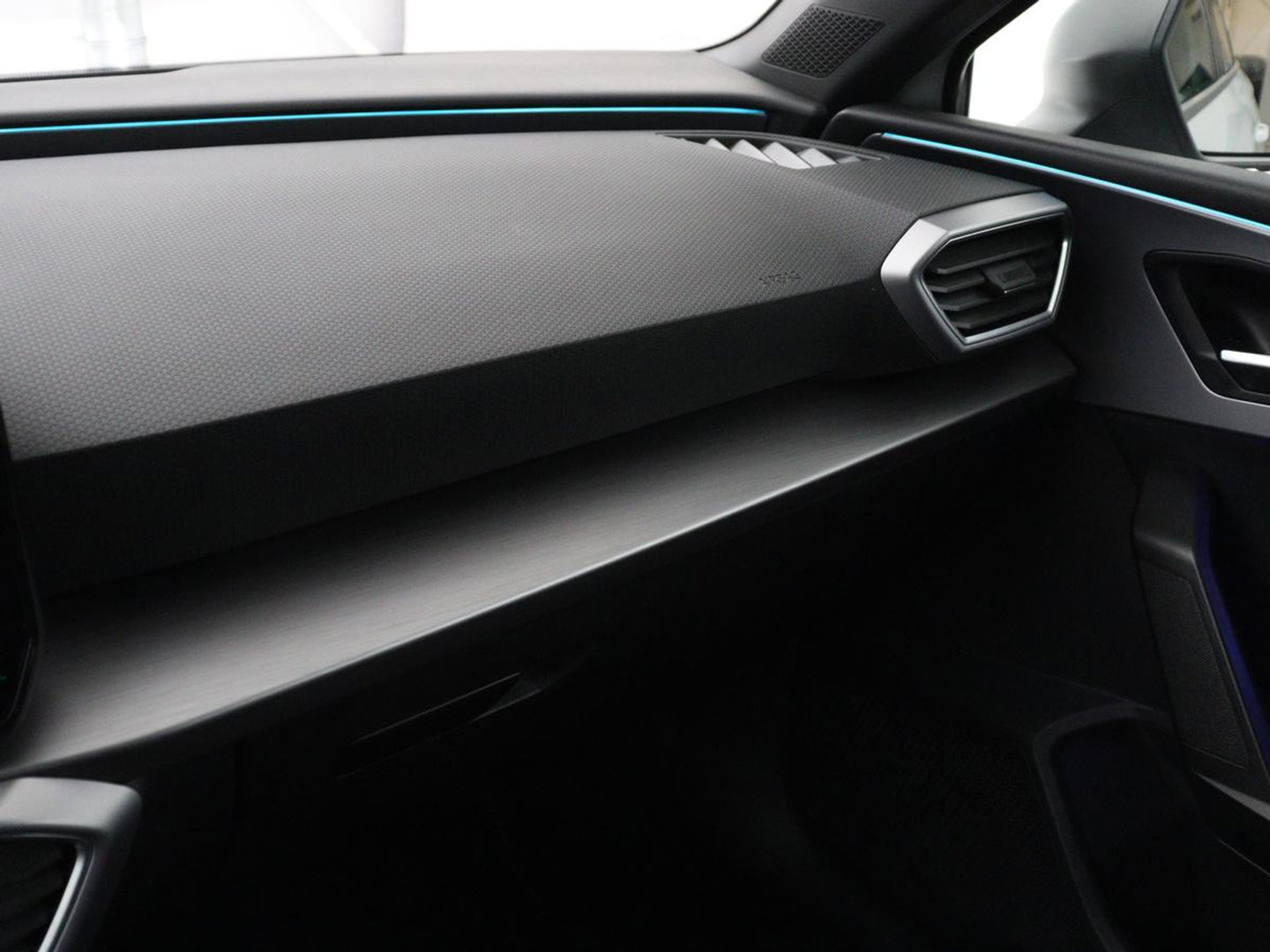 SEAT Leon 1.5 eTSI FR Intens | Carplay | Adaptive cruise | Sfeerverlichting | Navigatie | Parkeerhulp | Dodehoek detectie | Full LED | Climate control | Bluetooth