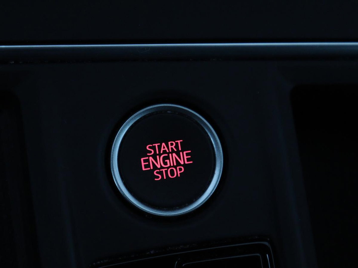 SEAT Leon 1.5 eTSI FR Intens | Carplay | Adaptive cruise | Sfeerverlichting | Navigatie | Parkeerhulp | Dodehoek detectie | Full LED | Climate control | Bluetooth