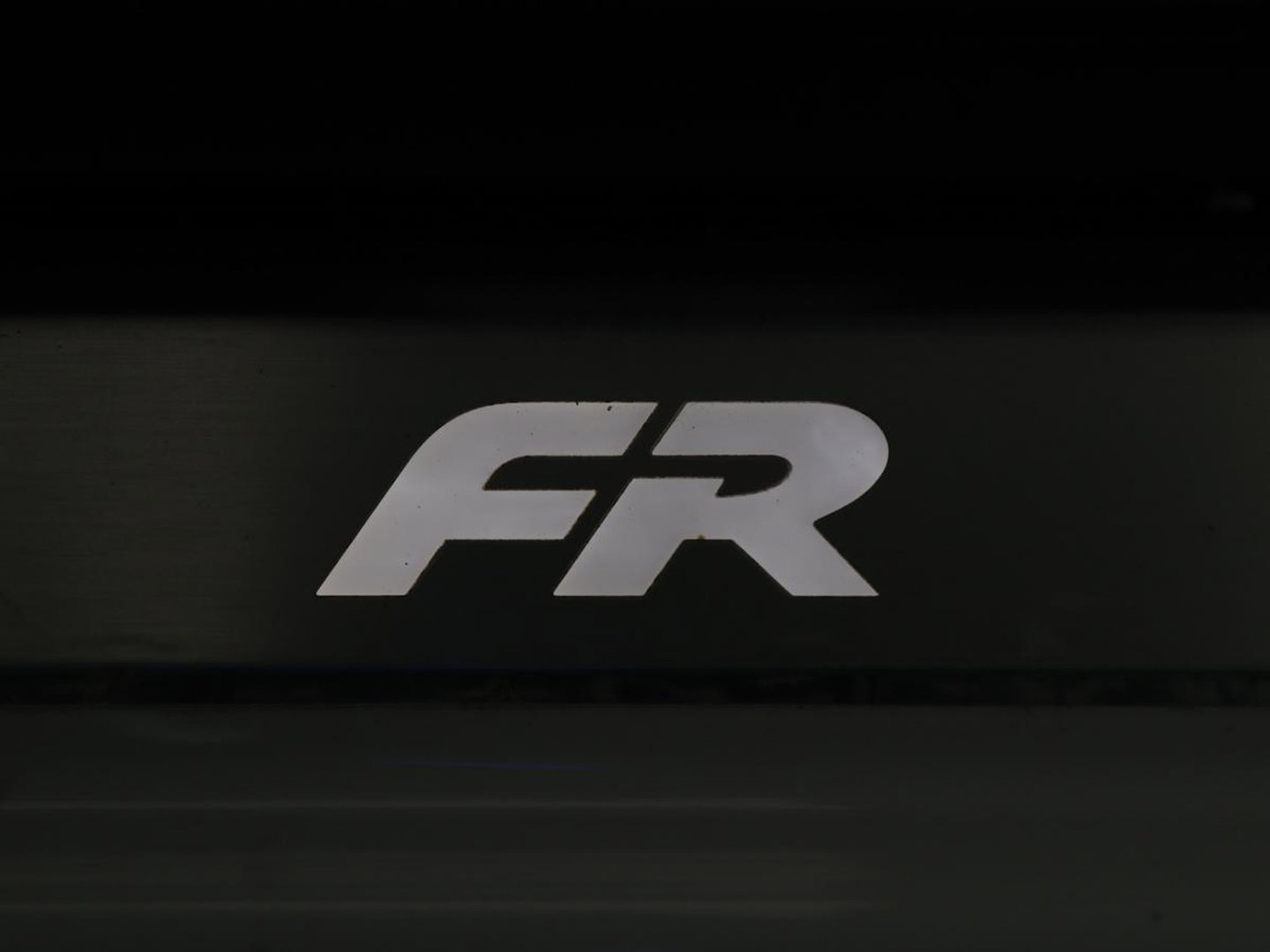 SEAT Leon 1.5 eTSI FR Intens | Carplay | Adaptive cruise | Sfeerverlichting | Navigatie | Parkeerhulp | Dodehoek detectie | Full LED | Climate control | Bluetooth