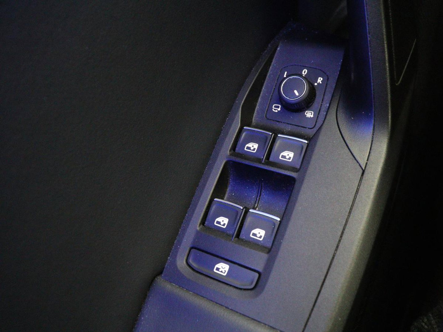 SEAT Leon 1.5 eTSI FR Intens | Carplay | Adaptive cruise | Sfeerverlichting | Navigatie | Parkeerhulp | Dodehoek detectie | Full LED | Climate control | Bluetooth