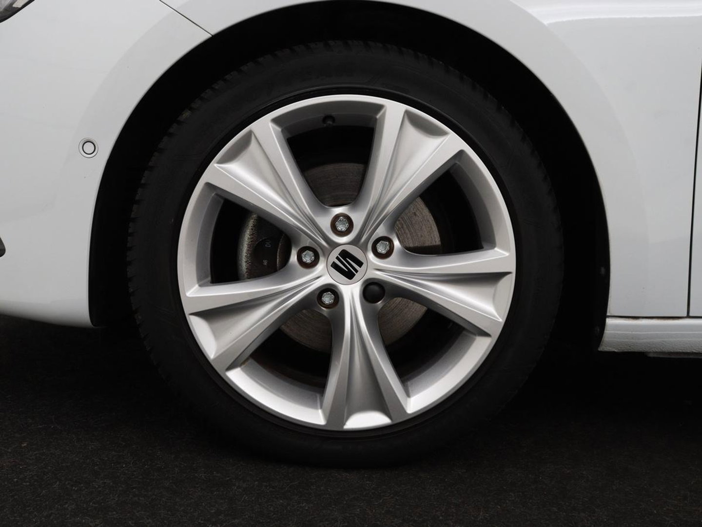 SEAT Leon 1.5 eTSI FR Intens | Carplay | Adaptive cruise | Sfeerverlichting | Navigatie | Parkeerhulp | Dodehoek detectie | Full LED | Climate control | Bluetooth