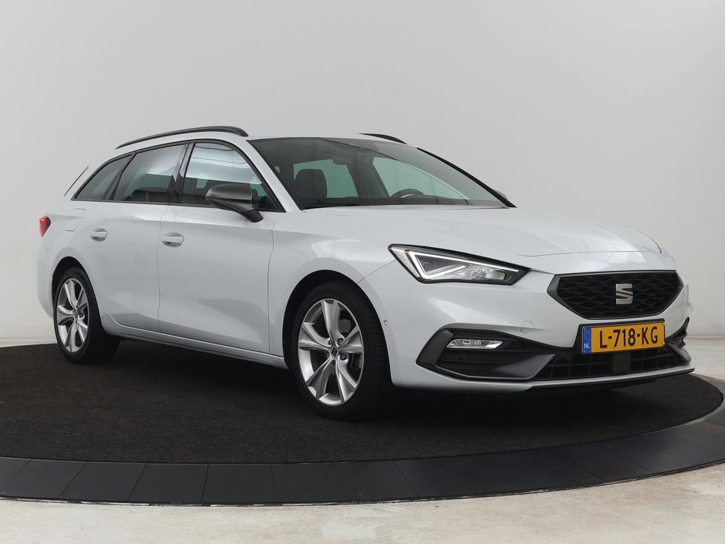 SEAT Leon 1.5 eTSI FR Intens | Carplay | Adaptive cruise | Sfeerverlichting | Navigatie | Parkeerhulp | Dodehoek detectie | Full LED | Climate control | Bluetooth