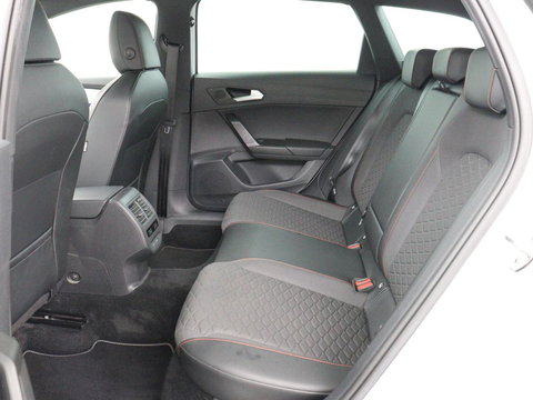 SEAT Leon 1.5 eTSI FR Intens | Carplay | Adaptive cruise | Sfeerverlichting | Navigatie | Parkeerhulp | Dodehoek detectie | Full LED | Climate control | Bluetooth