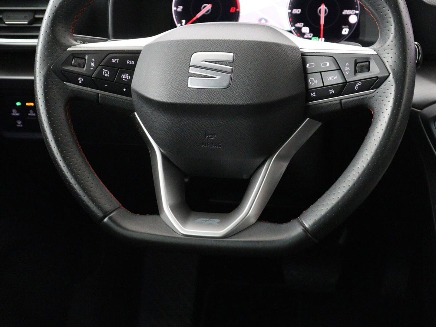 SEAT Leon 1.5 eTSI FR Intens | Carplay | Adaptive cruise | Sfeerverlichting | Navigatie | Parkeerhulp | Dodehoek detectie | Full LED | Climate control | Bluetooth