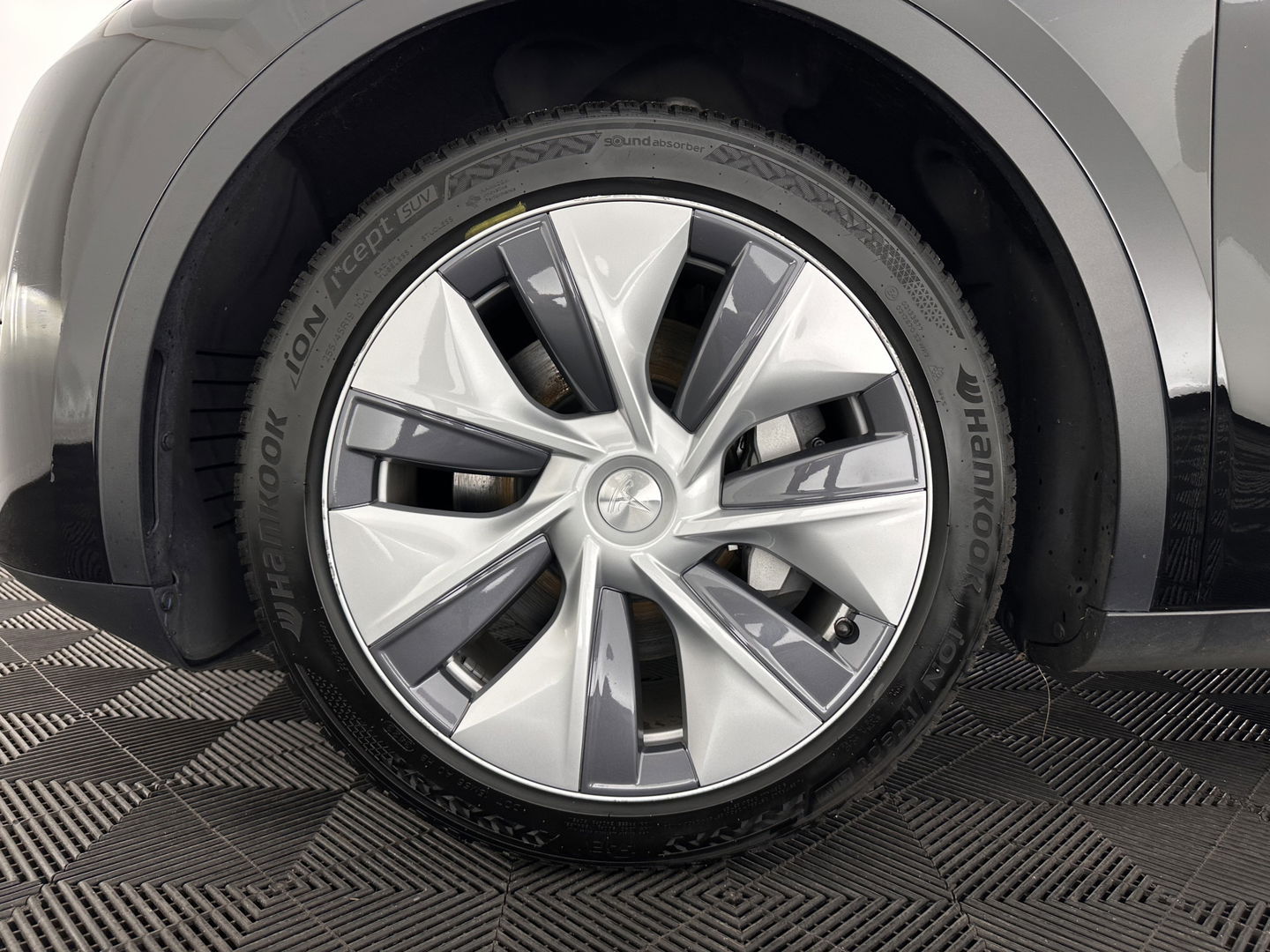 Tesla Model Y RWD 58 kWh [ 3-Fase-11kW ] {SOH-93%} (INCL-BTW) Aut. *HEATPUMP | PANO | LEATHER | AUTO-PILOT | NAVI-FULLMAP | MATRIX-LED | KEYLESS | CAMERA | DAB+ | HEATED-COMFORTSEATS | PRIVACYGLASS | TOPVIEW | 19''ALU*