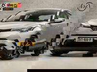 Toyota C-HR - 1.8 Hybrid Sport Automaat (NAVIGATIE, CAMERA, TREKHAAK, KEYLESS, SPORTSTOELEN, XENON, ADAPTIVE CRUISE, NIEUWE APK, NIEUWSTAAT)