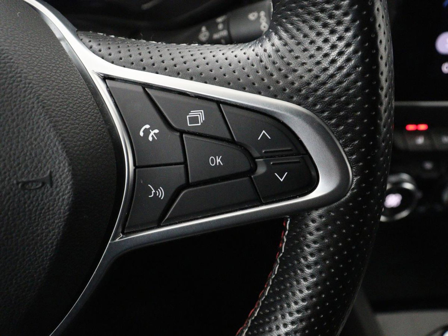 Renault Arkana 1.6 E-Tech Hybrid 145 R.S. Line | Panoramadak | Leder/Alcantara | Trekhaak | Stoelverwarming | Adaptive cruise | Camera | Carplay | Keyless | Park Assist | Full LED | Navigatie