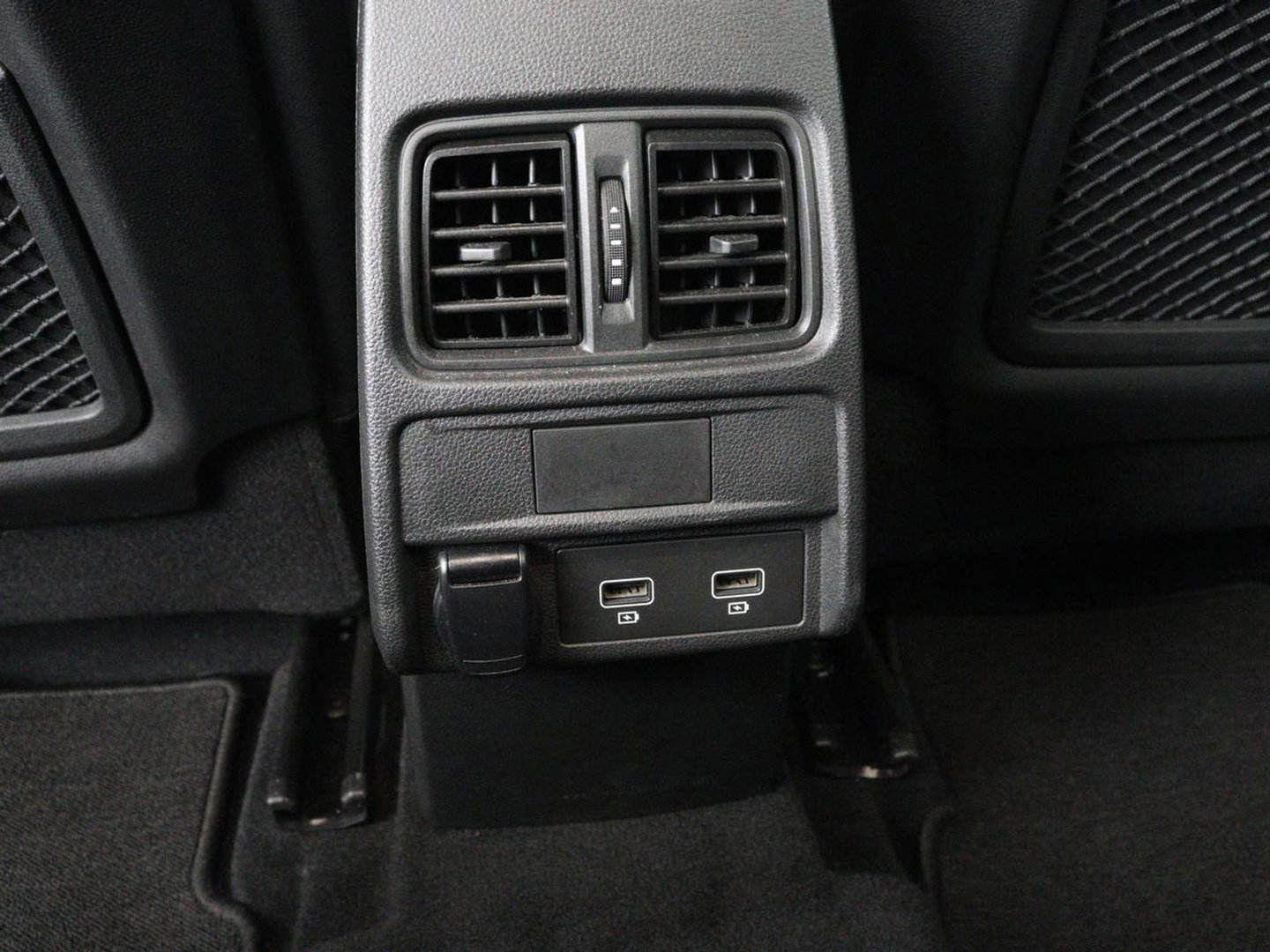 Renault Arkana 1.6 E-Tech Hybrid 145 R.S. Line | Panoramadak | Leder/Alcantara | Trekhaak | Stoelverwarming | Adaptive cruise | Camera | Carplay | Keyless | Park Assist | Full LED | Navigatie