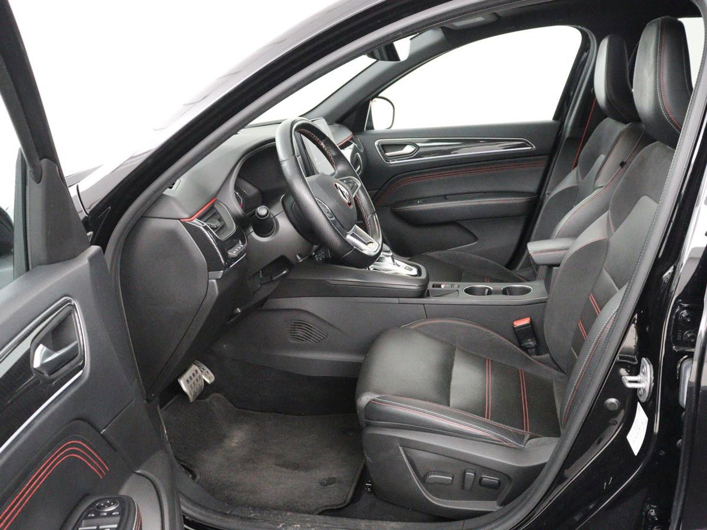 Renault Arkana 1.6 E-Tech Hybrid 145 R.S. Line | Panoramadak | Leder/Alcantara | Trekhaak | Stoelverwarming | Adaptive cruise | Camera | Carplay | Keyless | Park Assist | Full LED | Navigatie