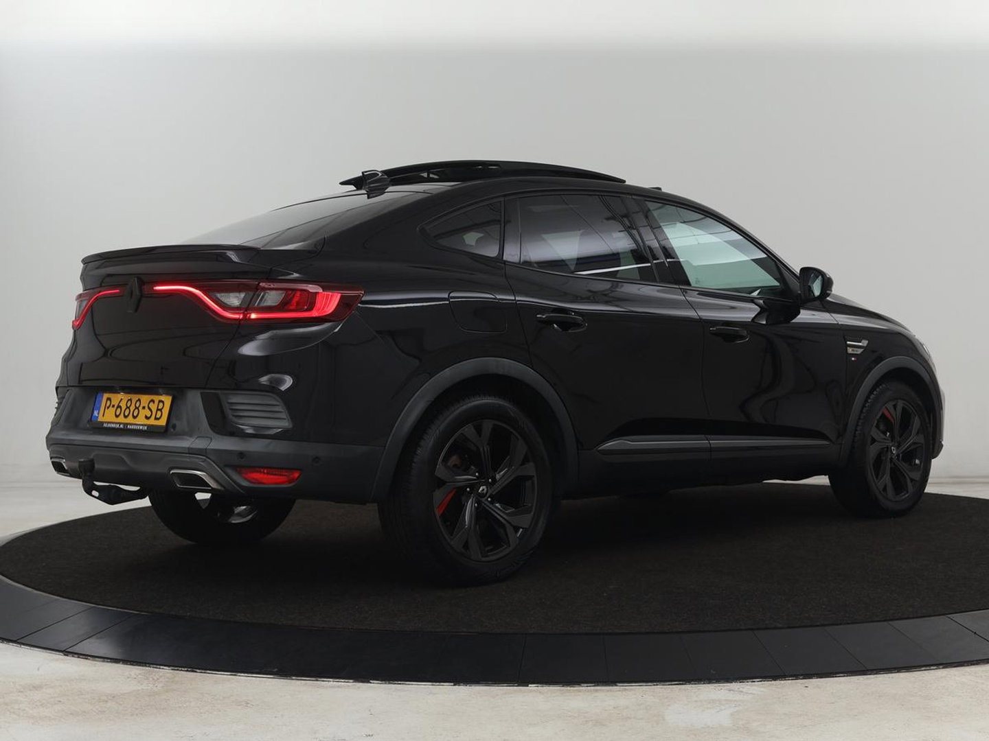 Renault Arkana 1.6 E-Tech Hybrid 145 R.S. Line | Panoramadak | Leder/Alcantara | Trekhaak | Stoelverwarming | Adaptive cruise | Camera | Carplay | Keyless | Park Assist | Full LED | Navigatie