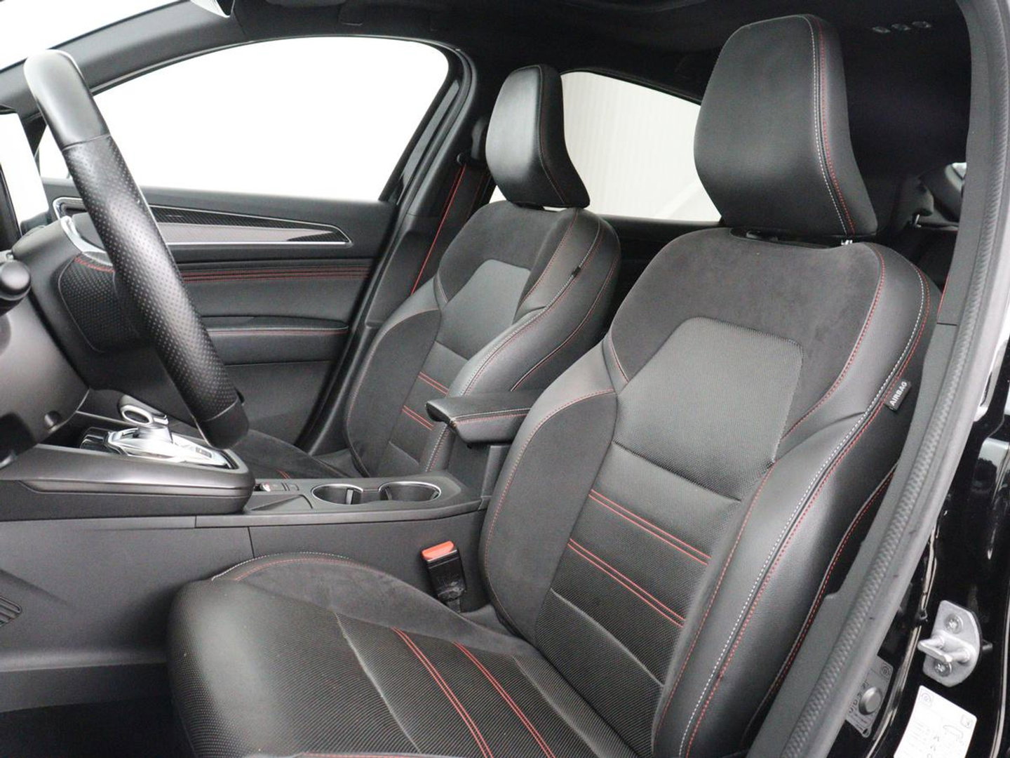 Renault Arkana 1.6 E-Tech Hybrid 145 R.S. Line | Panoramadak | Leder/Alcantara | Trekhaak | Stoelverwarming | Adaptive cruise | Camera | Carplay | Keyless | Park Assist | Full LED | Navigatie