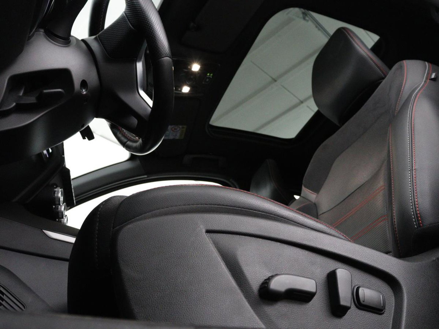 Renault Arkana 1.6 E-Tech Hybrid 145 R.S. Line | Panoramadak | Leder/Alcantara | Trekhaak | Stoelverwarming | Adaptive cruise | Camera | Carplay | Keyless | Park Assist | Full LED | Navigatie