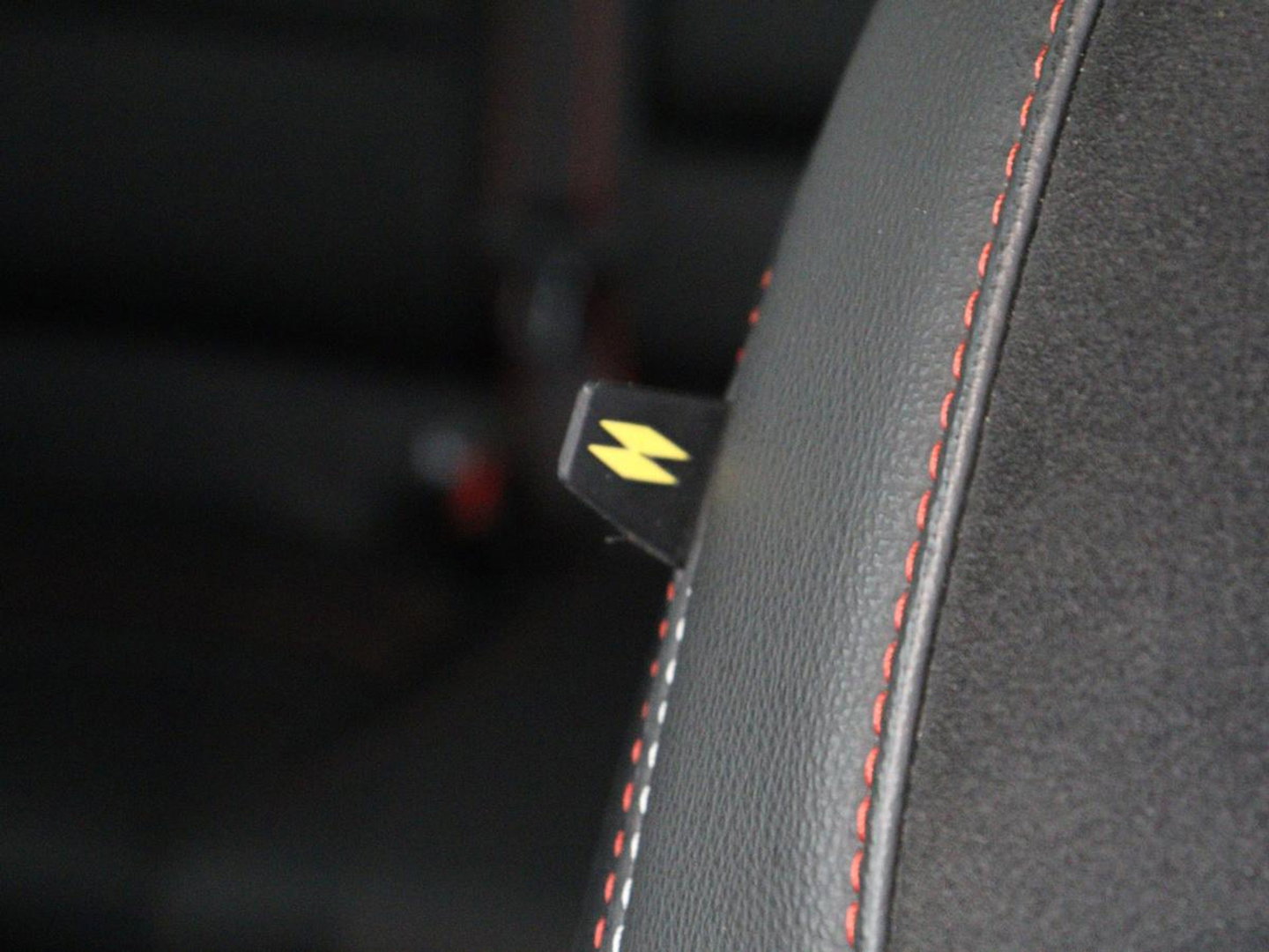 Renault Arkana 1.6 E-Tech Hybrid 145 R.S. Line | Panoramadak | Leder/Alcantara | Trekhaak | Stoelverwarming | Adaptive cruise | Camera | Carplay | Keyless | Park Assist | Full LED | Navigatie