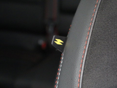 Renault Arkana 1.6 E-Tech Hybrid 145 R.S. Line | Panoramadak | Leder/Alcantara | Trekhaak | Stoelverwarming | Adaptive cruise | Camera | Carplay | Keyless | Park Assist | Full LED | Navigatie