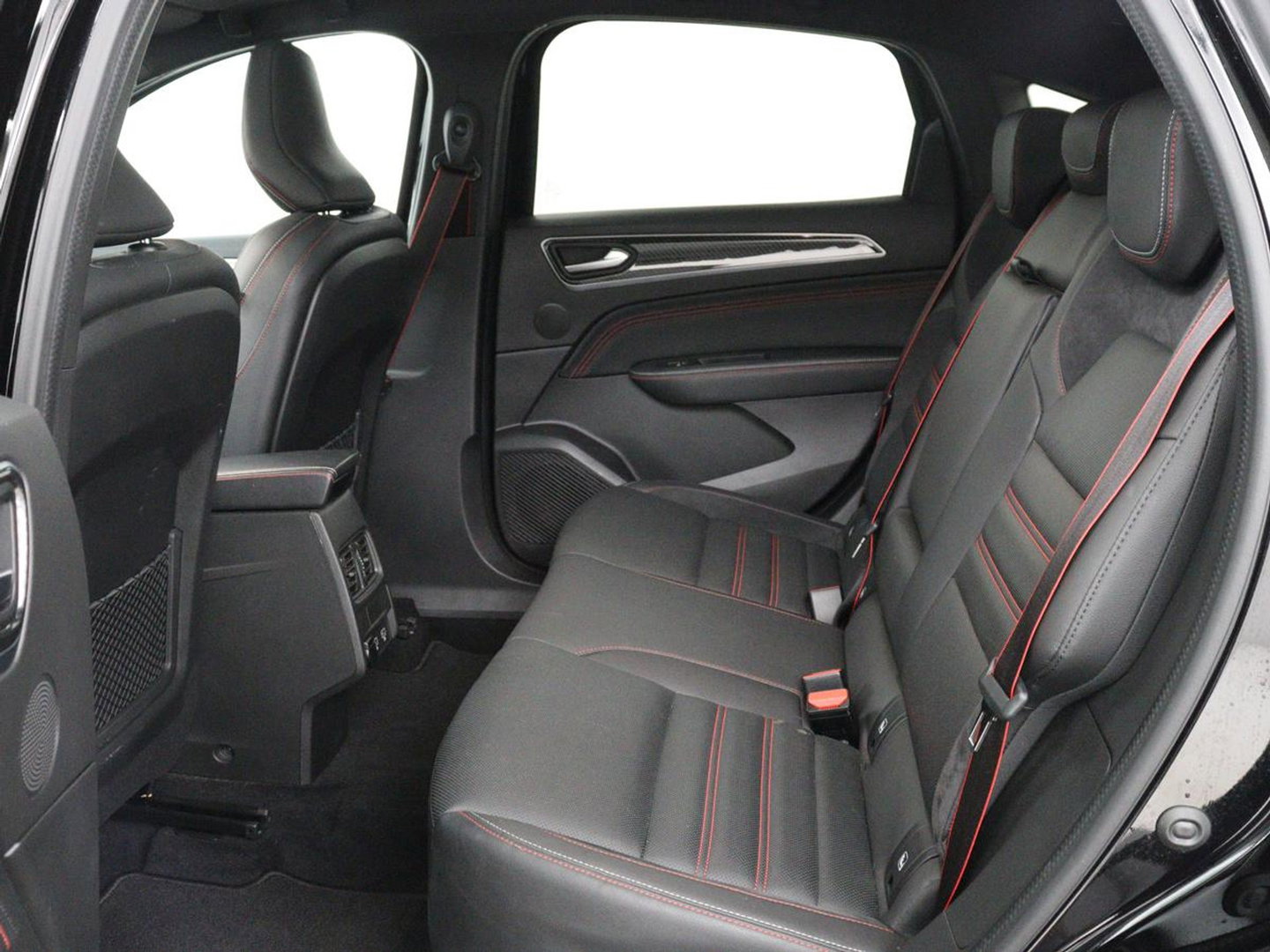 Renault Arkana 1.6 E-Tech Hybrid 145 R.S. Line | Panoramadak | Leder/Alcantara | Trekhaak | Stoelverwarming | Adaptive cruise | Camera | Carplay | Keyless | Park Assist | Full LED | Navigatie