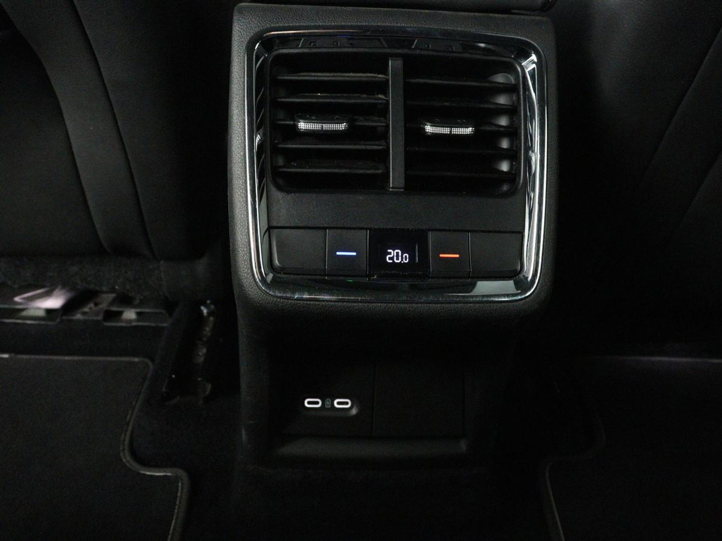 Škoda Enyaq iV 80 Sportline | SOH 91% | Panoramdak | Head-Up | Trekhaak | Adaptive cruise | 360 Camera | Stoelverwarming | Matrix LED | Memory | Carplay | Navigatie | Alcantara