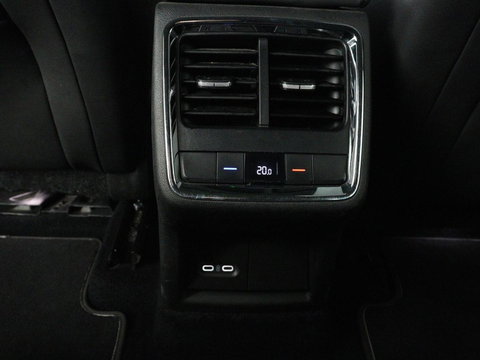 Škoda Enyaq iV 80 Sportline | SOH 91% | Panoramdak | Head-Up | Trekhaak | Adaptive cruise | 360 Camera | Stoelverwarming | Matrix LED | Memory | Carplay | Navigatie | Alcantara