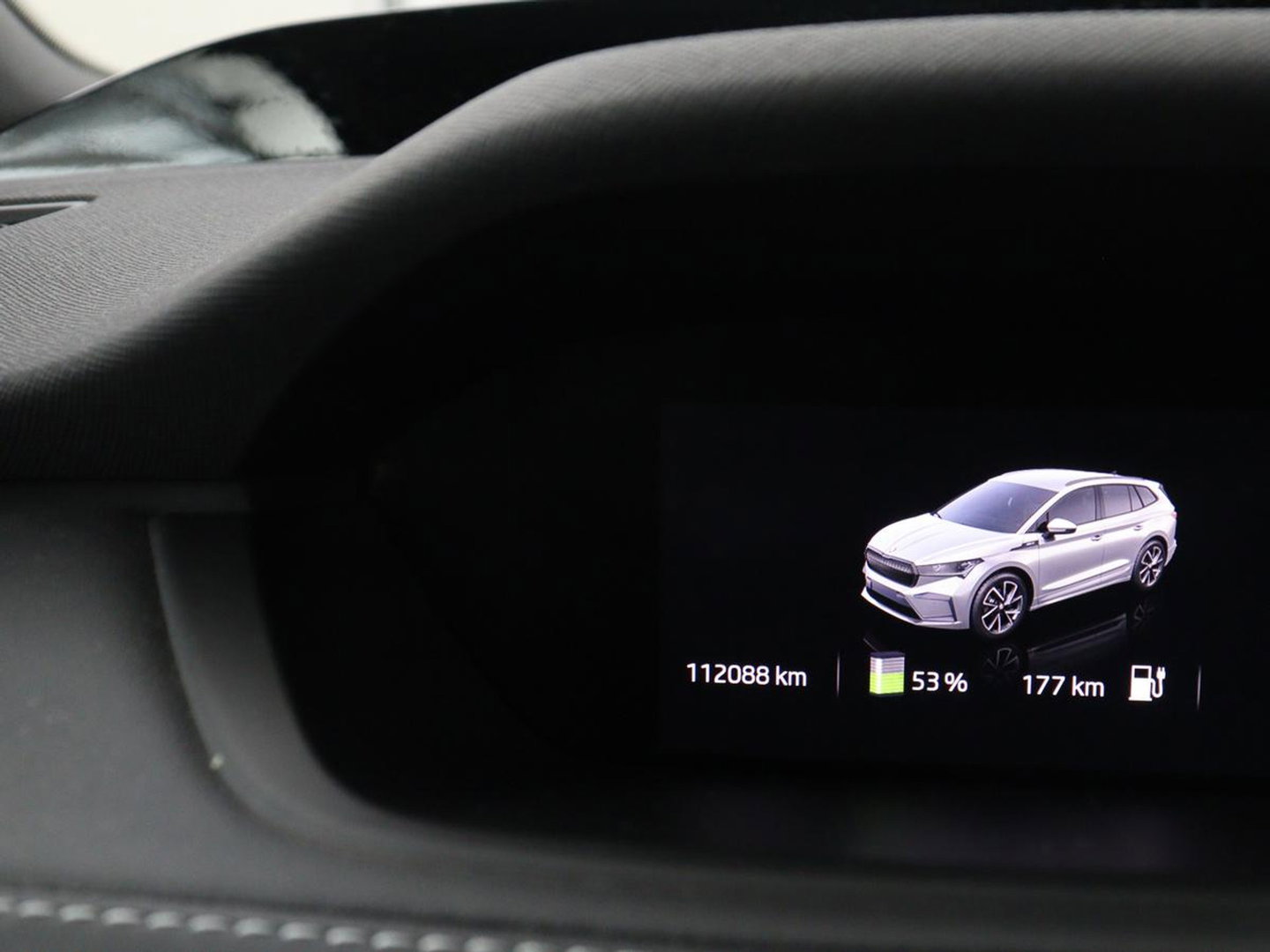 Škoda Enyaq iV 80 Sportline | SOH 91% | Panoramdak | Head-Up | Trekhaak | Adaptive cruise | 360 Camera | Stoelverwarming | Matrix LED | Memory | Carplay | Navigatie | Alcantara