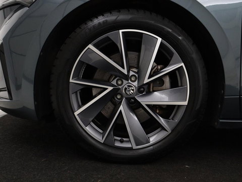 Škoda Enyaq iV 80 Sportline | SOH 91% | Panoramdak | Head-Up | Trekhaak | Adaptive cruise | 360 Camera | Stoelverwarming | Matrix LED | Memory | Carplay | Navigatie | Alcantara