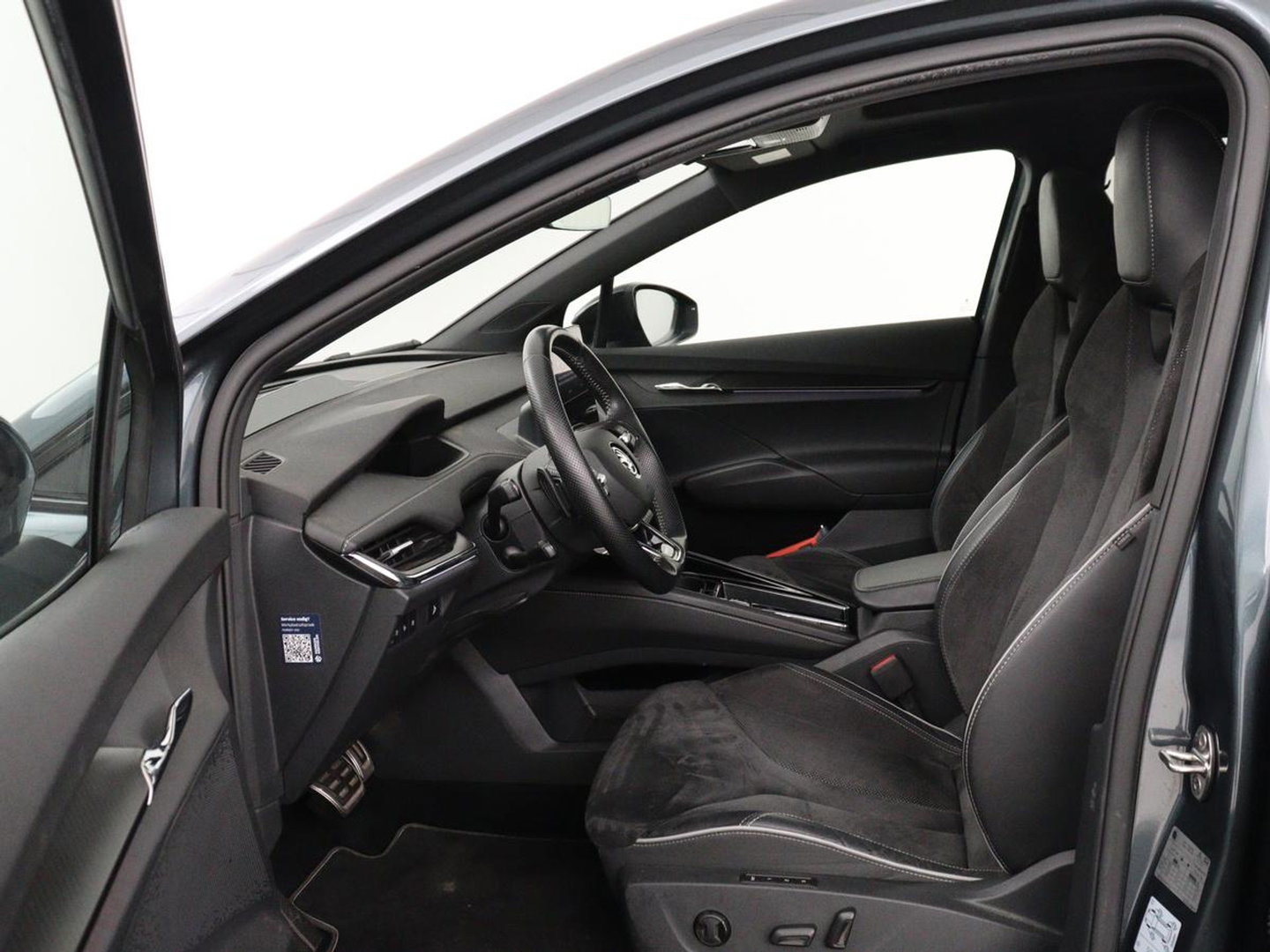 Škoda Enyaq iV 80 Sportline | SOH 91% | Panoramdak | Head-Up | Trekhaak | Adaptive cruise | 360 Camera | Stoelverwarming | Matrix LED | Memory | Carplay | Navigatie | Alcantara