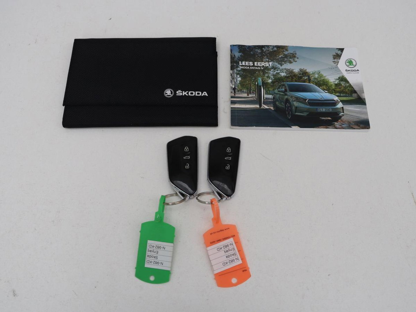 Škoda Enyaq iV 80 Sportline | SOH 91% | Panoramdak | Head-Up | Trekhaak | Adaptive cruise | 360 Camera | Stoelverwarming | Matrix LED | Memory | Carplay | Navigatie | Alcantara