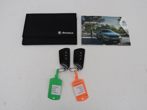 Škoda Enyaq iV 80 Sportline | SOH 91% | Panoramdak | Head-Up | Trekhaak | Adaptive cruise | 360 Camera | Stoelverwarming | Matrix LED | Memory | Carplay | Navigatie | Alcantara